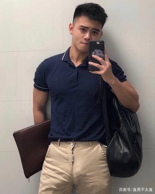 超有型的正装肌肉帅哥