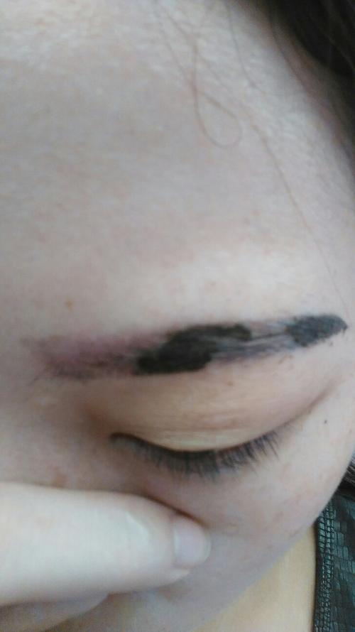 我5天上去纹眉,今天痂全部都掉完了,但是颜色很淡很淡