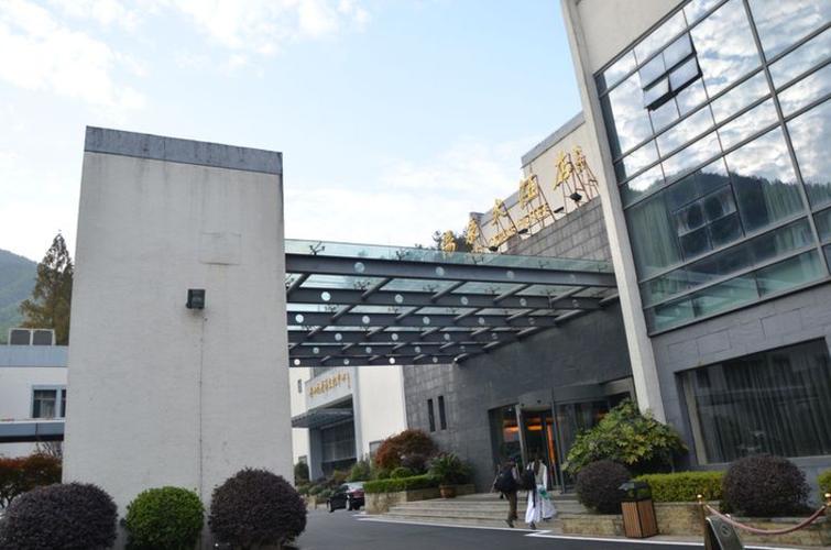 2.汤泉大酒店           