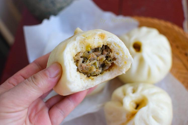 百吃不厌的大包子,出锅还滋滋冒油,老公一口气吃了三个_槐花