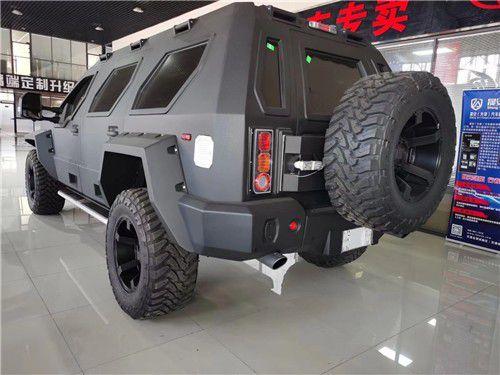 2021款乔治巴顿这是世界上首次在民用越野车上采用这种电脑控制的实时