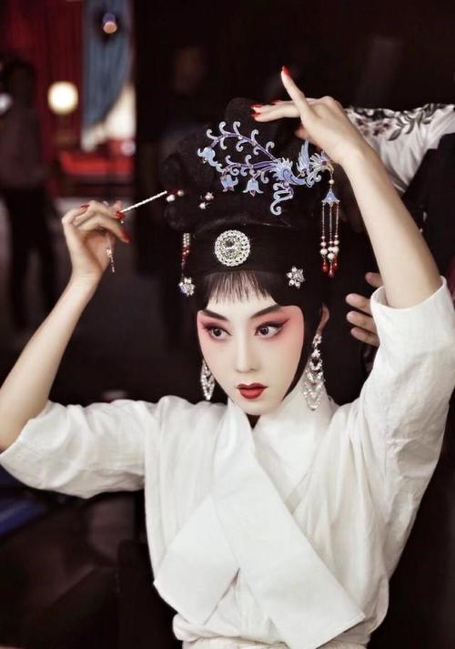 京剧演员王梦婷虽然未能如愿拜在郭德纲门下,但是如今