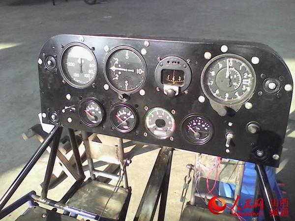 山西农民"工程师"60万元自制直升机