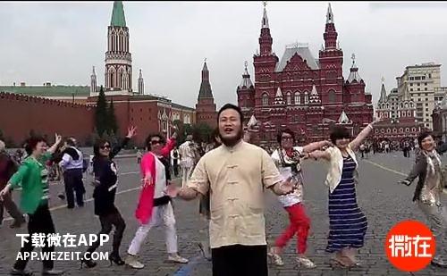 不仅仅是在美国,广场舞大妈们的足迹也踏进了卢浮宫的地界