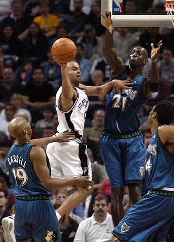 图文-[nba]森林狼激战马刺 加内特封锁法国小子