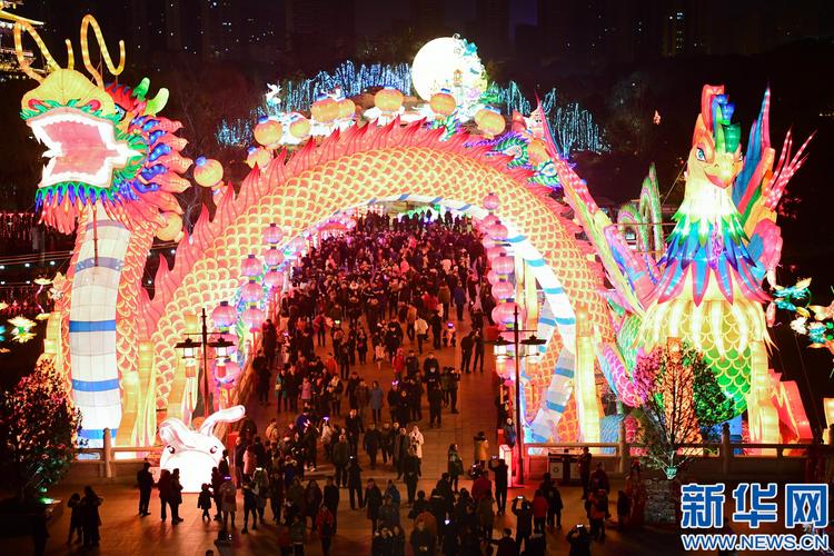 古城西安流光溢彩过新年