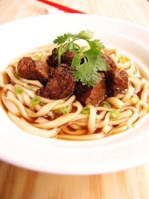 魅力山西(美食篇)| 山西媳妇私房手擀牛肉面,味道赛过