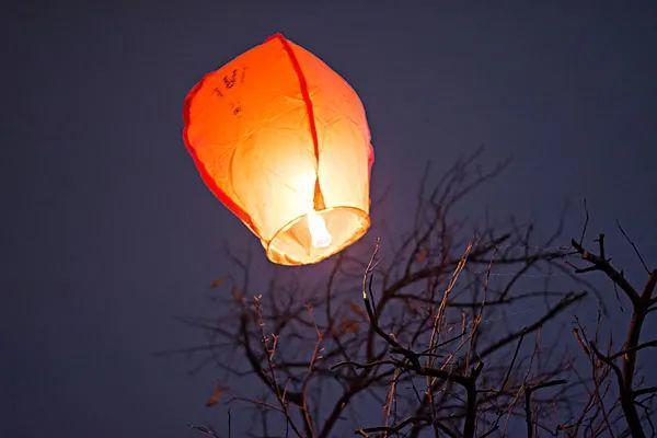 元宵节,让我们对孔明灯说:"不约,不约!