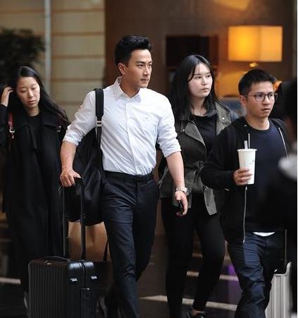 海峡网 新闻中心 娱乐资讯  凤凰网娱乐讯 近日,刘恺威在上海的活动