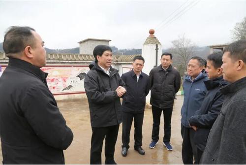 王忠在钟山区调研时强调始终保持战时状态持续巩固脱贫成果 确保按时