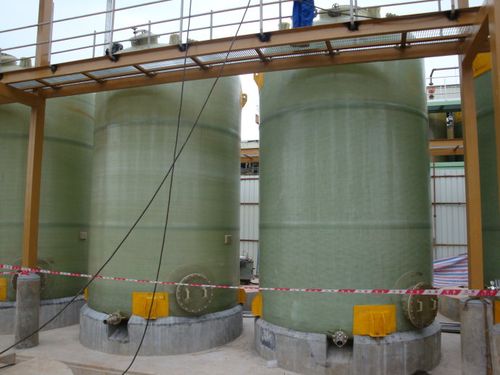 东莞xxx食品厂玻璃钢罐安装现场