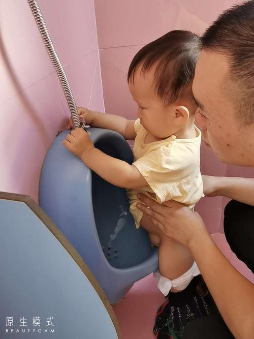 我是小男生/是站着尿尿的这个小尿斗可真有意思