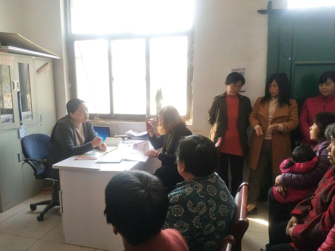 西羊羔乡王羊羔村召开妇女大会,传达县妇联会议精神