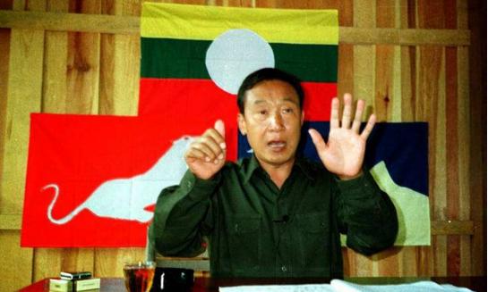 直到1961年时,坤沙才得以回到家乡,并继承了其父的土司地位.