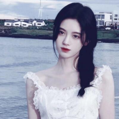 【鞠婧祎四人闺蜜头像】白色短裙蕾丝花边点缀