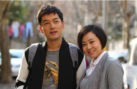 闫妮又暴瘦30斤?牵手胡歌好幸福!女儿越长越像王菲之