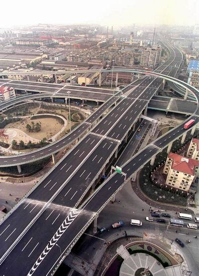 是环绕中国上海市的一条环形城市高速公路, 全长九十九千米,分成五个