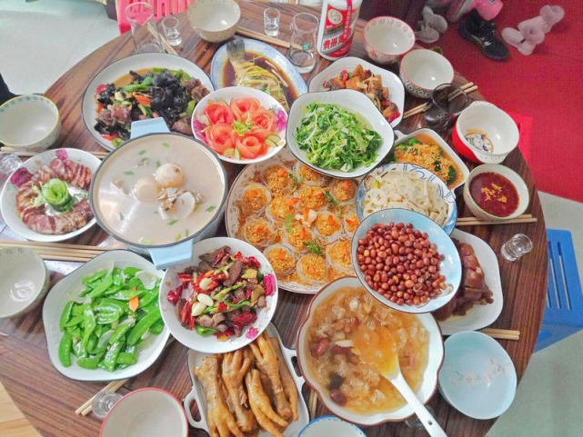 八家年夜饭大比拼,太有特色了,群友看完都不淡定了