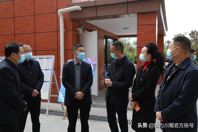 绵阳市教体局王永昭局长莅临富乐第二实验小学调研教育体育工作