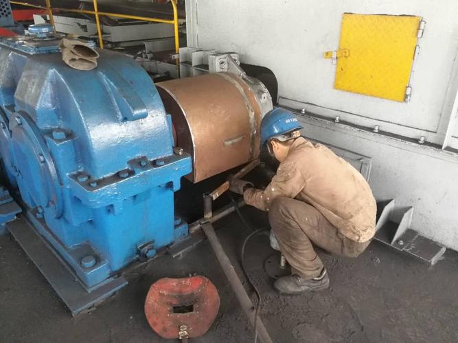 4甲皮带转动部位防护罩安装