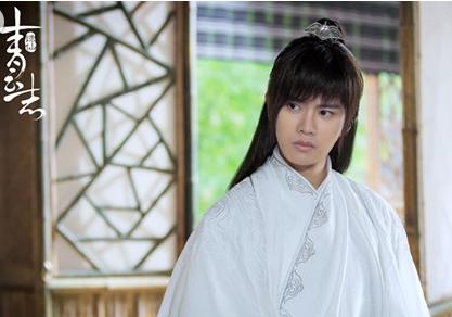 任嘉伦 饰 六尾