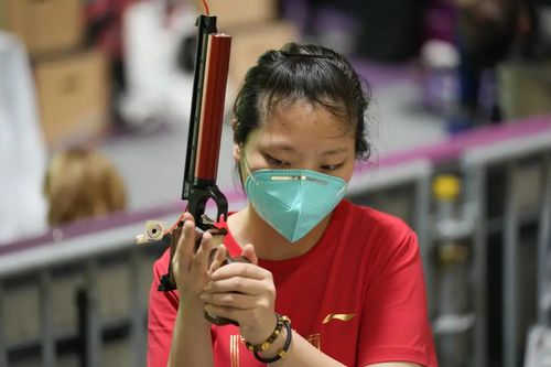 俄罗斯奥委会选手巴特沙拉基娜又一次上演最后一枪逆转夺冠,保加利亚