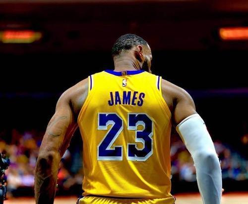 杜兰特10次,詹姆斯24次,加起来都没多