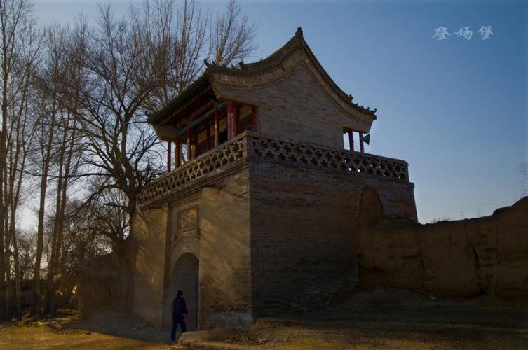 登场堡北接下河湾水库,壶流河及其湿地,南与留疃相邻,东与姚疃相邻,西