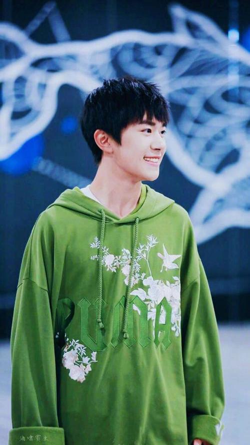 tfboys易烊千玺休闲运动时尚图片