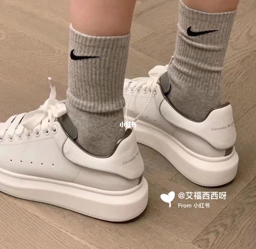 麦昆小白鞋 讲真 上脚太棒太百搭啦_百搭_小白鞋_亚历山大·麦昆怎么