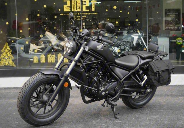 本田中量级巡航cm300高颜值高动力马力277匹爬山不是问题