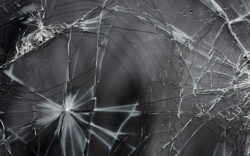 好看的win7屏幕破裂壁纸