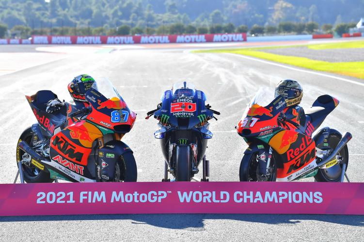 而 motogp 级别的世界冠军,则被 yamaha 的法国车手夸塔拉罗(fabio