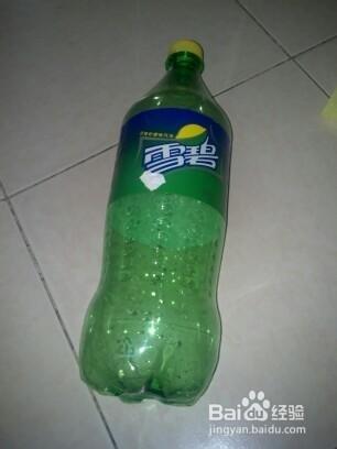 最简单的雪碧瓶做灯笼