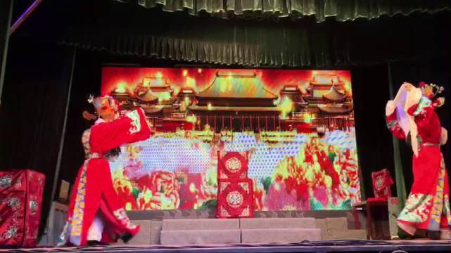 漳州芳苑芗剧团·大八仙,结束会撒糖果花生让大家抢,吃了保平安 漳州