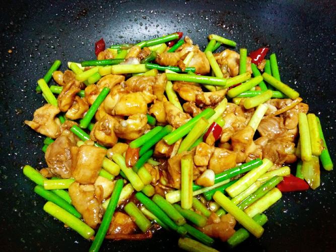 蒜苔鸡肉