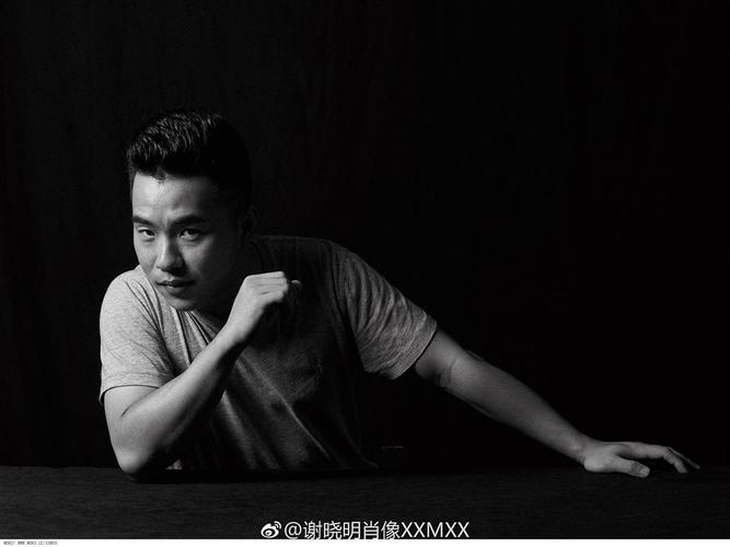 谢晓明肖像xxmxx作品《大提琴演奏家 吕江》