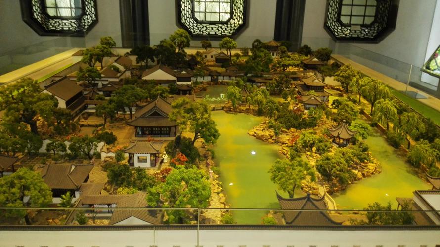 拙政园旁边是苏州园林博物馆,对园林的种种进行分析讲解,可以顺道看看