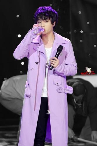 2014华晨宇录制《hi歌》_高清图片大全-爱豆app