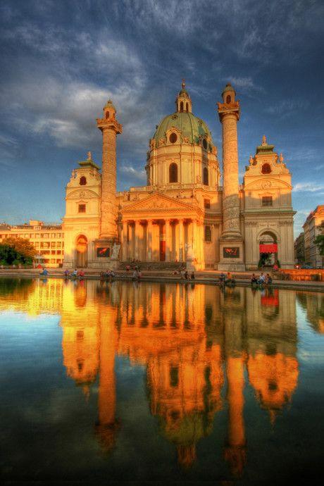 卡尔教堂——18世纪初的巴洛克式天主教堂,是维也纳市的地标建筑之一