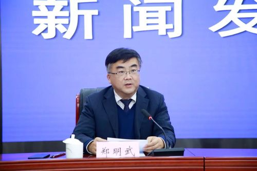 主持人:省政府新闻办主任 郑明武(夏雨晴 摄)