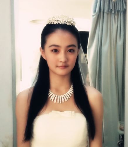 刚出道的徐璐,戴上眼镜变身哈利波璐,与群众演员拍戏