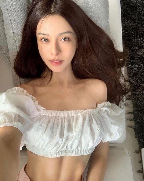 31岁钢琴女神李元玲曝上帝视角浑圆溢出网暴动