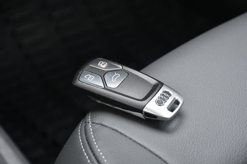 2018款奥迪q5l 2.0t自动45 tfsi尊享风雅型国v