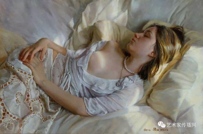 俄罗斯女艺术家笔下的女人体细腻动人