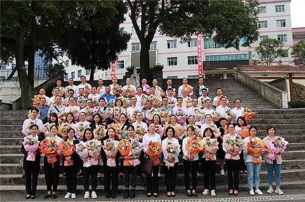晴隆民族中学高一年级部庆祝第37个教师节
