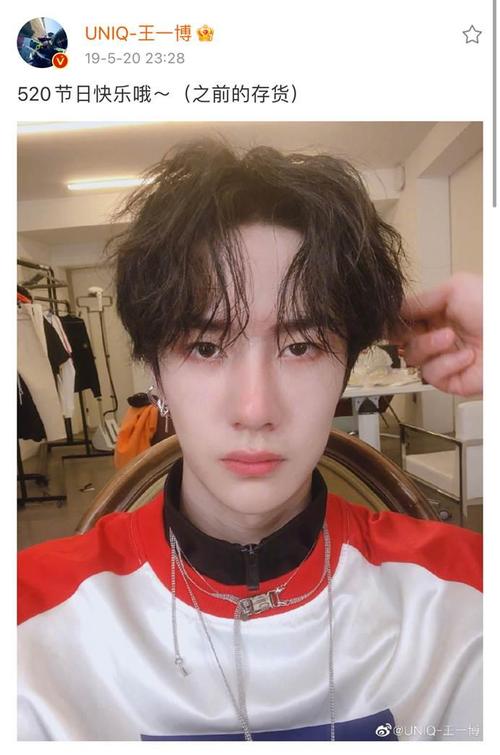 网友看完这组照片都笑了,纷纷喊话王一博嫩不能不自拍了,安静的当一