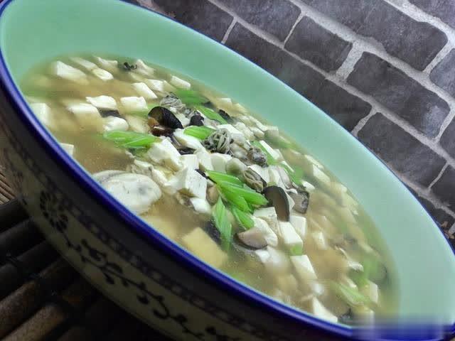 海蛎子炖豆腐怎么做,做好这几步,汤汁鲜味十足