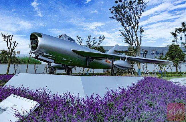 首次公开展示歼20成飞公园上新啦