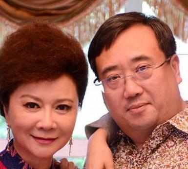 57岁蔡明背后的男人曝光隐藏33年原来儿子也是才子